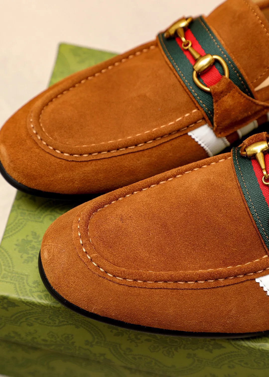 Men's shoes 💰480 💐 Product trademark: GUCCI "Gucci" casual leather shoes Regular size: 38-44 (45.46🉑️customized) Product materials: Selected imported first-layer frosted cowhide upper + classic hardware buckle, imported cowhide leather lining. Strong three-dimensional visual effect, original outsole Color: 4⃣️colors available